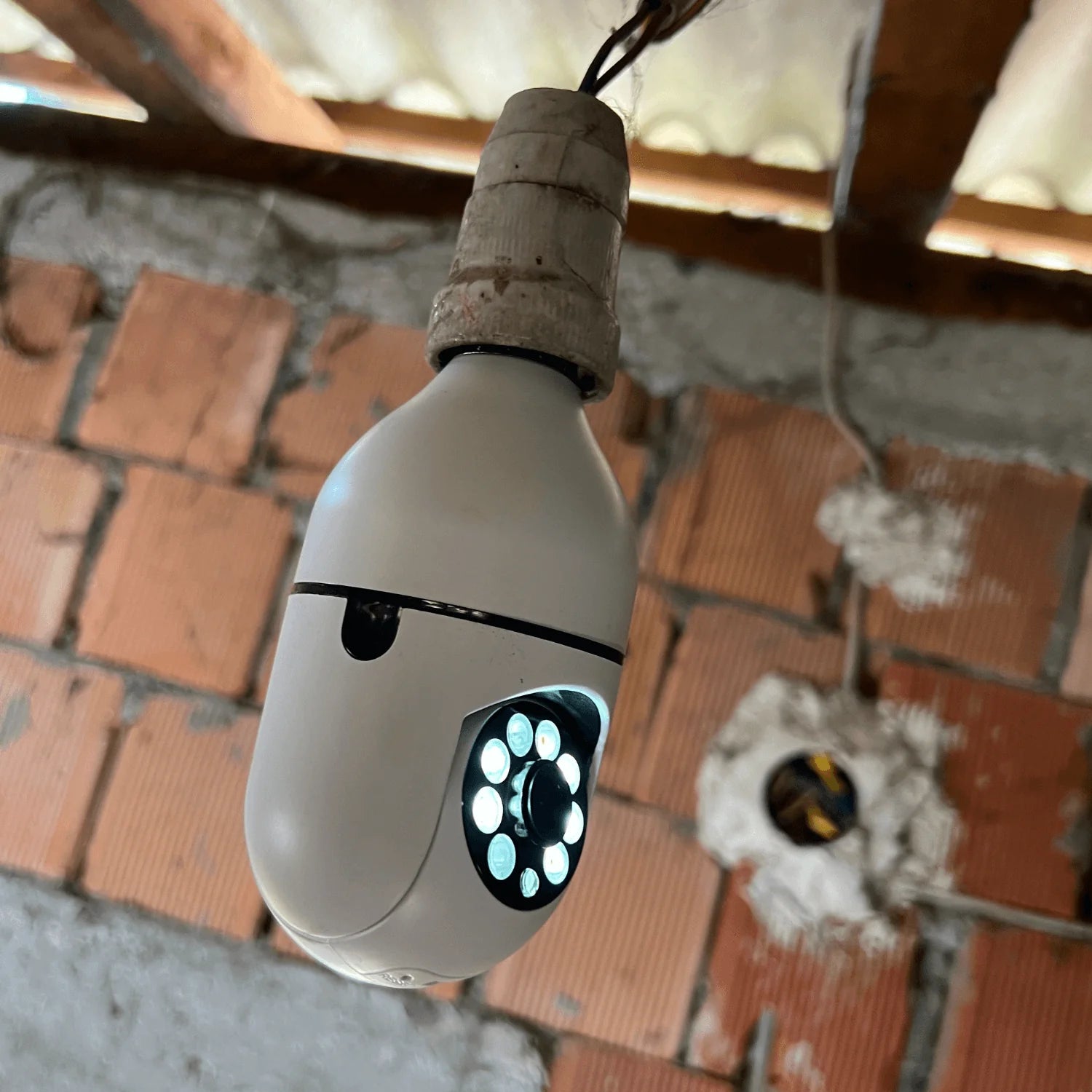 Pametna Rotirajuća Sijalica Kamera + POKLON SIJALIČNO GRLO